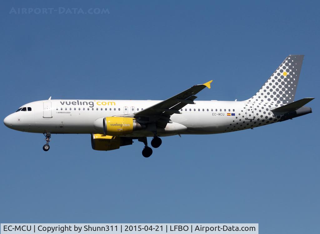 EC-MCU, 2009 Airbus A320-214 C/N 3907, Landing rwy 32L