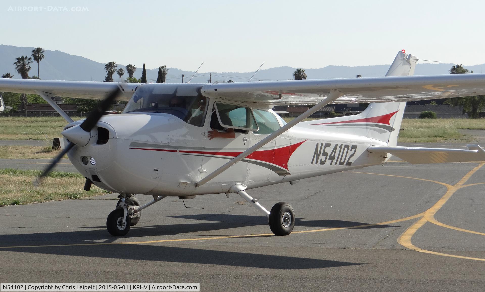 N54102, 1981 Cessna 172P C/N 17274875, My brother in this local 1981 Cessna 172P taxing back to 31R.