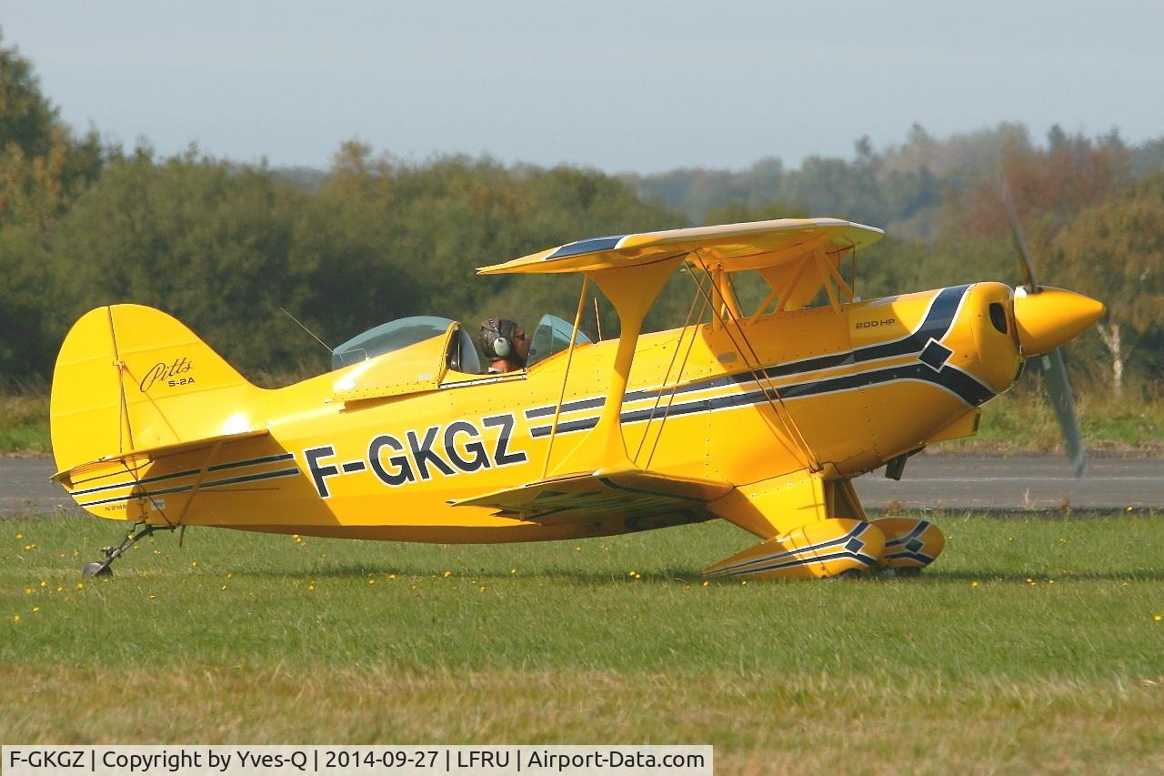F-GKGZ, 1977 Pitts S-2A Special C/N 2149, Pitts S-2A Special, Taxiing to parking area, Morlaix-Ploujean airport (LFRU-MXN) air show in september 2014