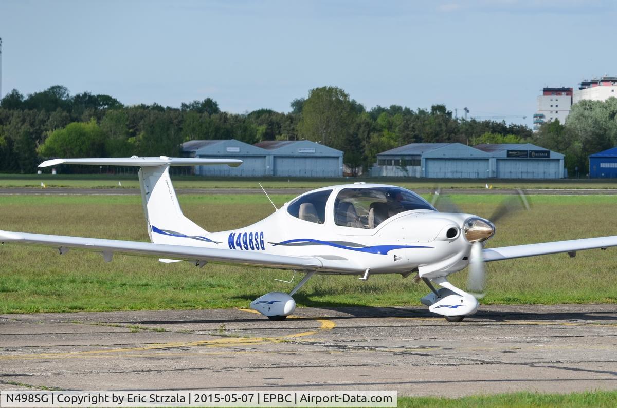 N498SG, 2006 Diamond DA-40 Diamond Star C/N 40.706, Taxiing to the runway 28.