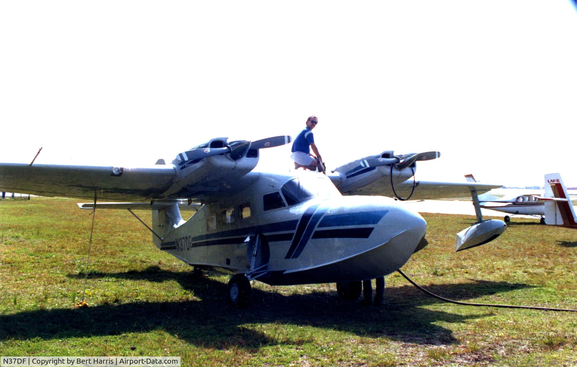 N37DF, 1941 Grumman G-44A Super Widgeon C/N 1215, Oshkosh 1986