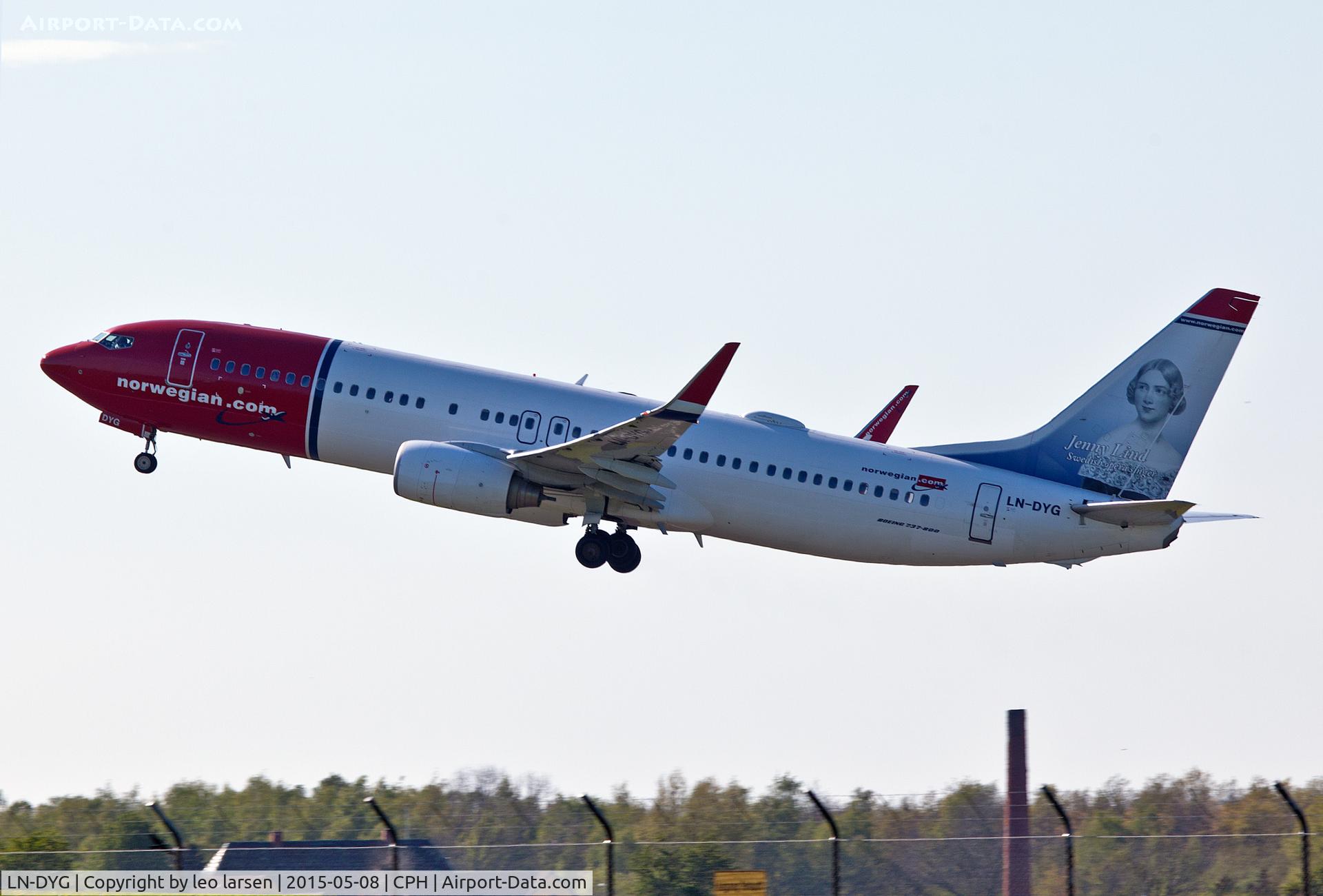 LN-DYG, 2010 Boeing 737-8JP C/N 39165, Copenhagen 8.5.15. 