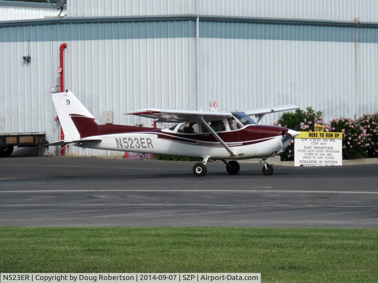 N523ER, 2001 Cessna 172S C/N 172S8925, 2001 Cessna 172S SKYHAWK SP, Lycoming IO-360-L2A 180 Hp, CS prop, taxi to Rwy 22