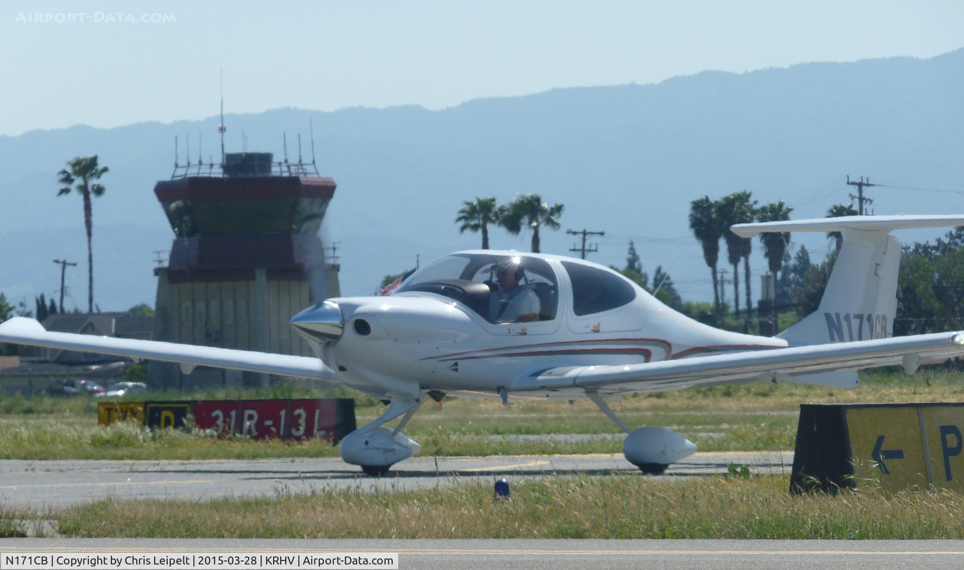 N171CB, 2008 Diamond DA-40 Diamond Star C/N 40.969, A local 2008 Diamond Star with a G1000 taxing back to its hangar.