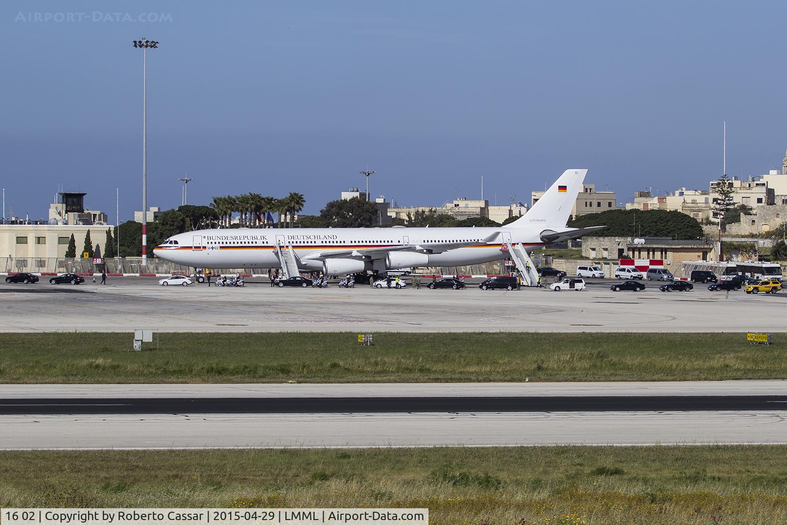 16 02, 2000 Airbus A340-313X C/N 355, Park 9