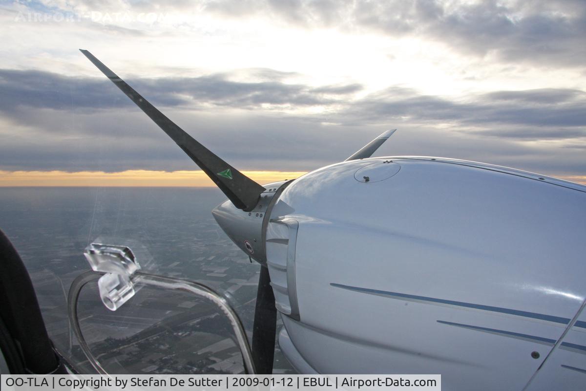 OO-TLA, 2006 Diamond DA-42 Twin Star C/N 42.086, Single engine training over EBUL.