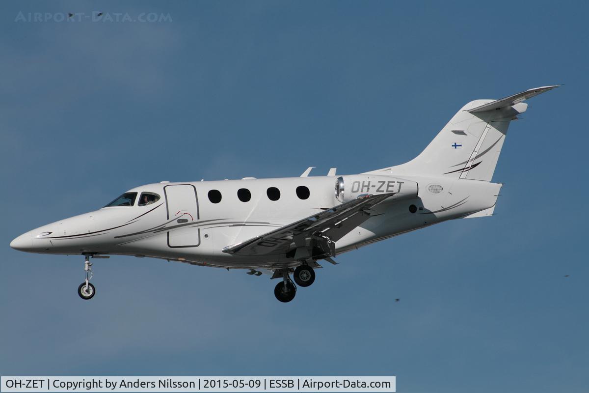OH-ZET, 2005 Raytheon 390 Premier 1A C/N RB-120, On short final runway 30.