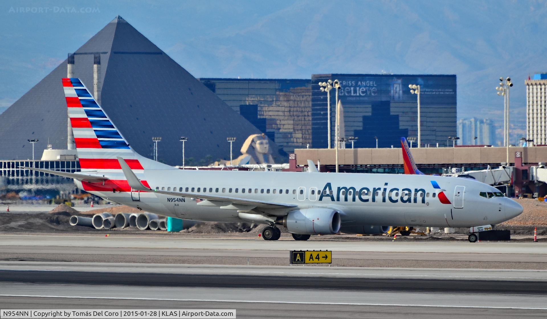 N954NN, 2014 Boeing 737-823 C/N 31197, N954NN American Airlines 2014 Boeing 737-823 - cn 31197 - 

Las Vegas - McCarran International Airport (LAS / KLAS)
USA - Nevada January 28, 2015
Photo: Tomás Del Coro