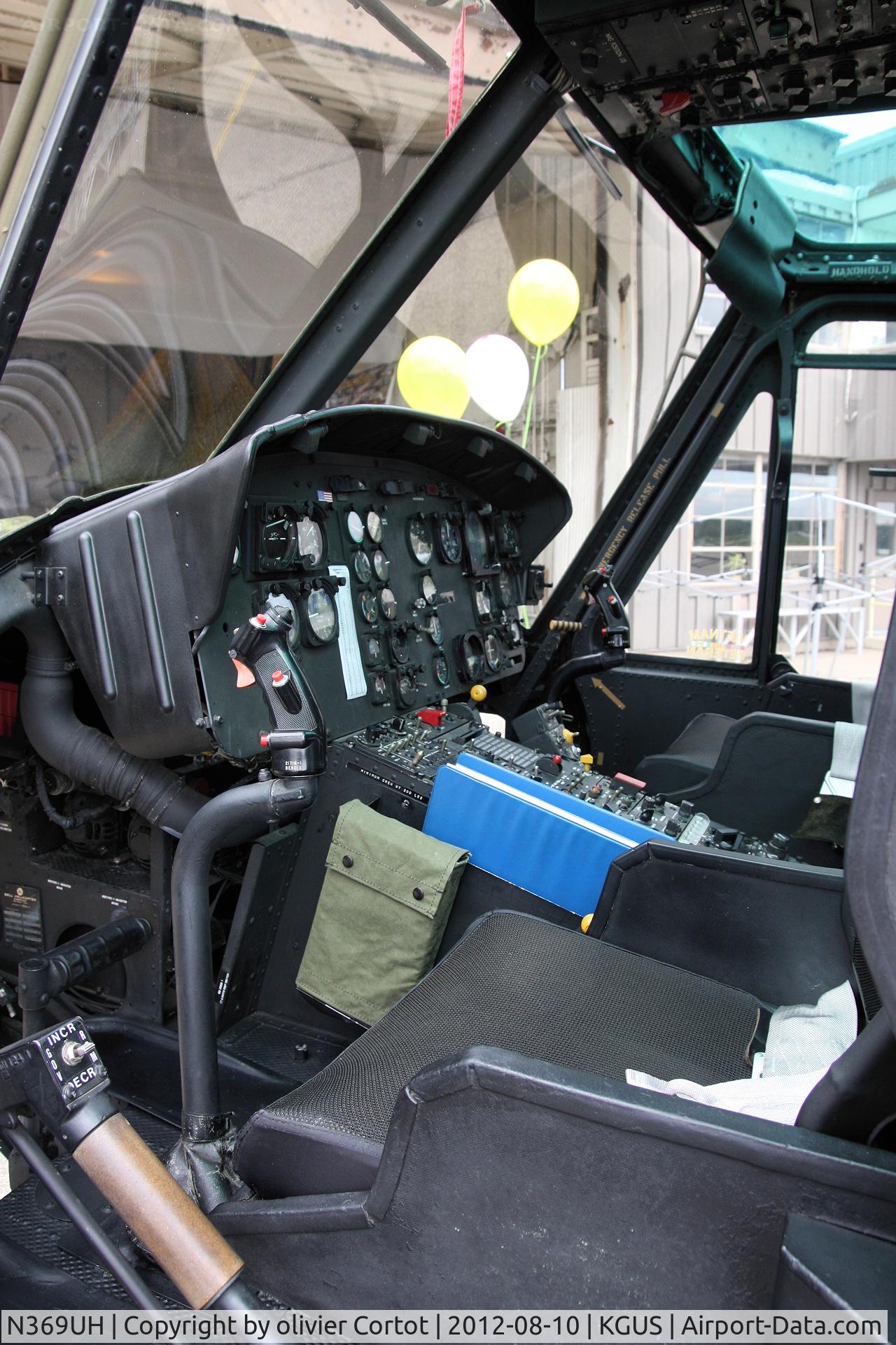 N369UH, 1970 Bell UH-1H C/N 70-16369, the cockpit