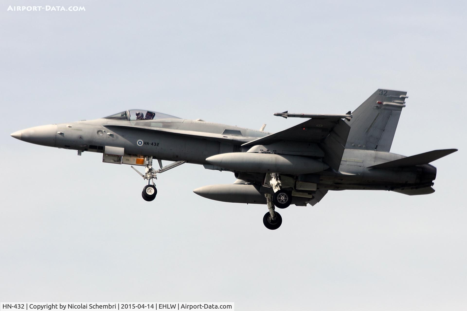 HN-432, McDonnell Douglas F-18C Hornet C/N 1437, Day 2 wave 2 landings