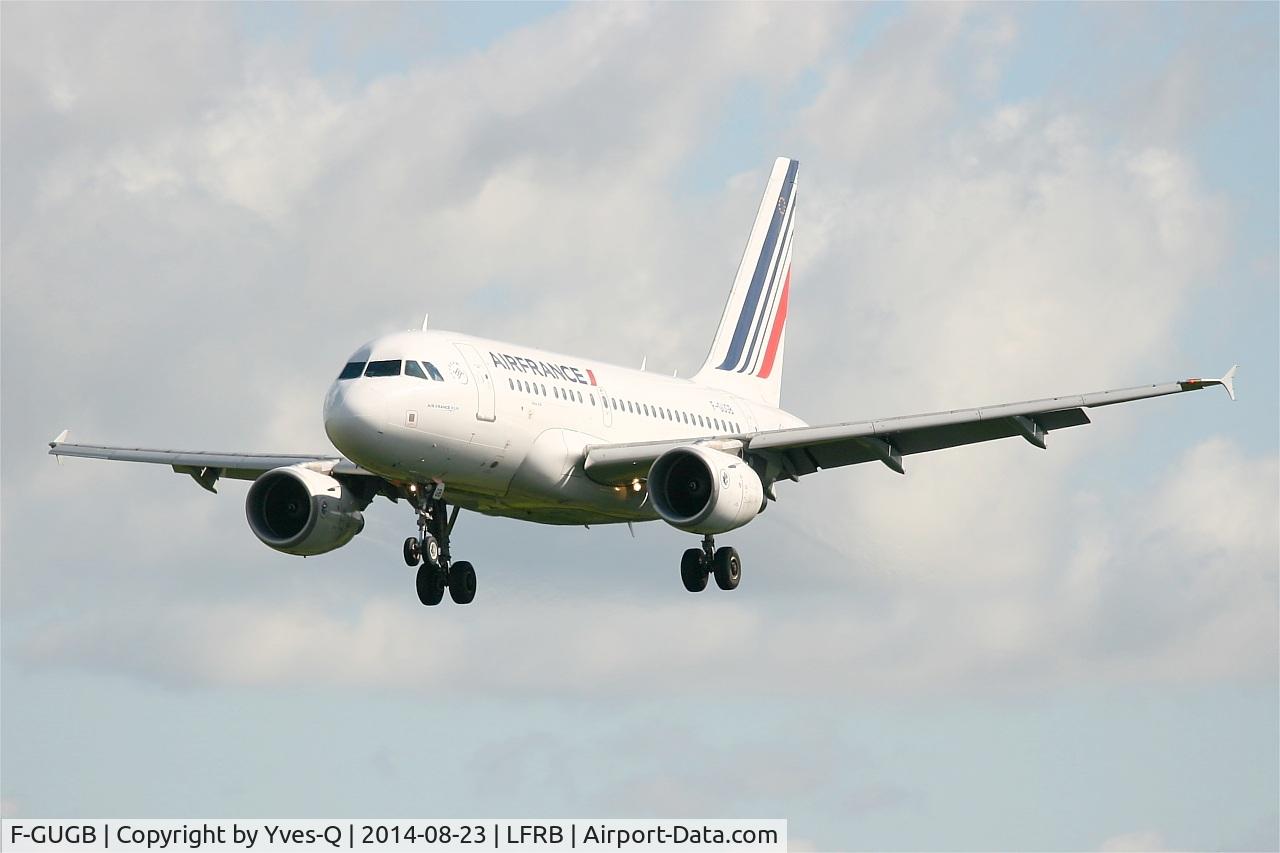 F-GUGB, 2003 Airbus A318-111 C/N 2059, Airbus A318-111, Short approach rwy 25L, Brest-Bretagne airport (LFRB-BES)