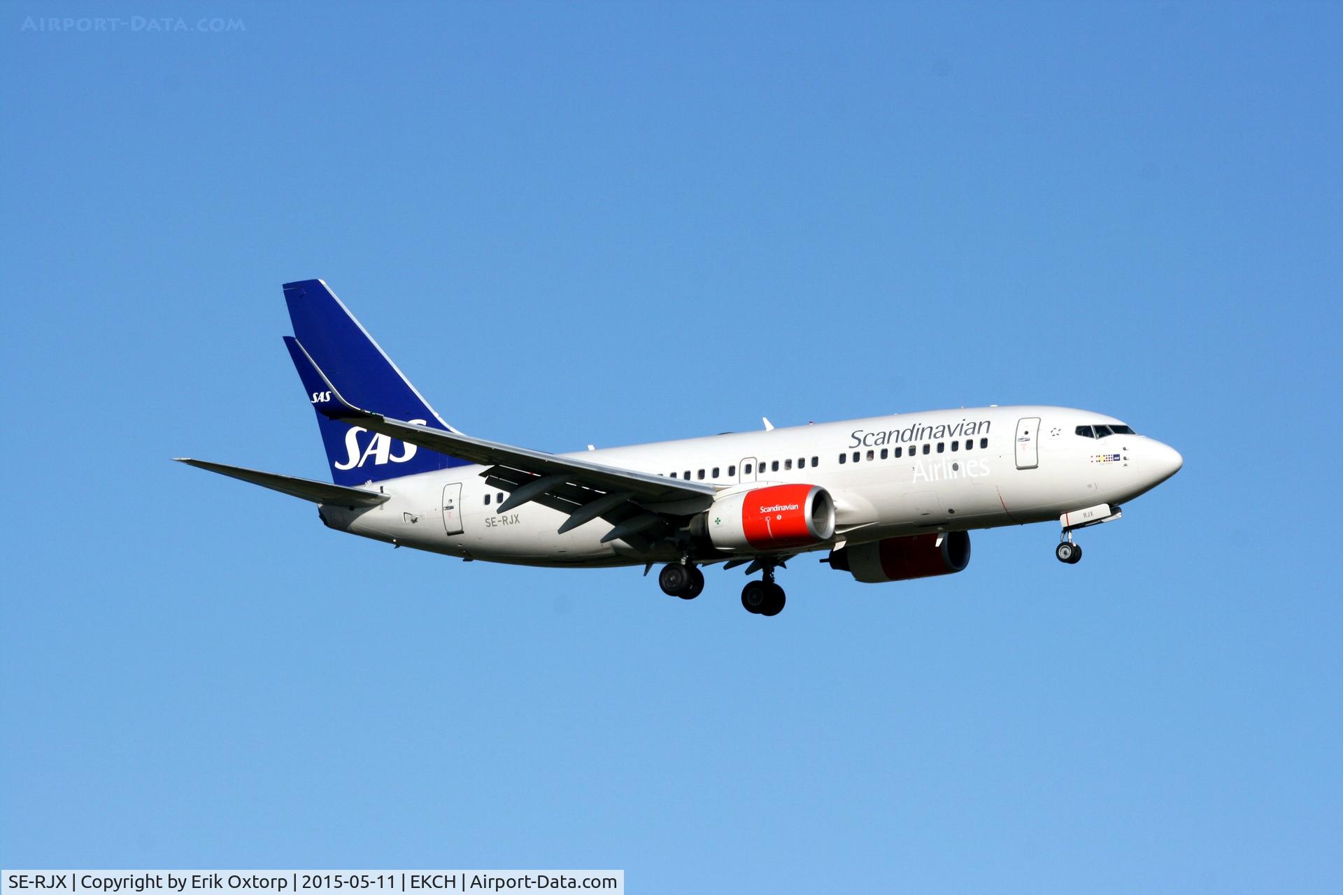 SE-RJX, 2007 Boeing 737-76N C/N 34754, SE-RJX about to land rw 22L