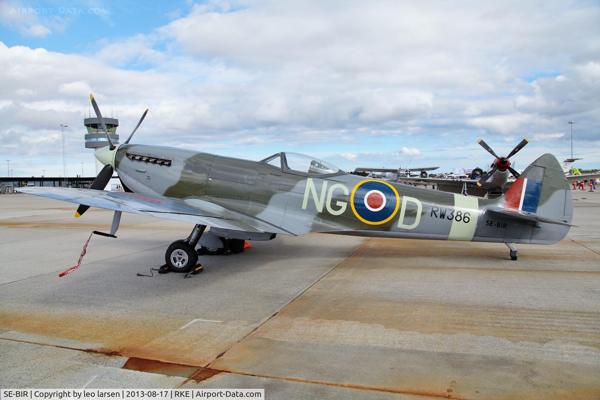 SE-BIR, 1945 Supermarine 361 Spitfire LF.XVIe C/N CBAF.IX.4644, Roskilde Air Show 17.8.13
