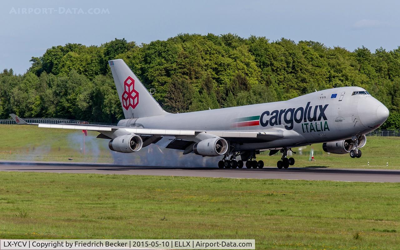 LX-YCV, 2008 Boeing 747-4R7F/SCD C/N 35805/1407, touchdown on RW24