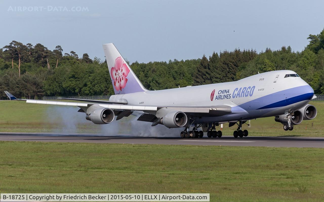B-18725, 2007 Boeing 747-409F/SCD C/N 30771, touchdown on RW24