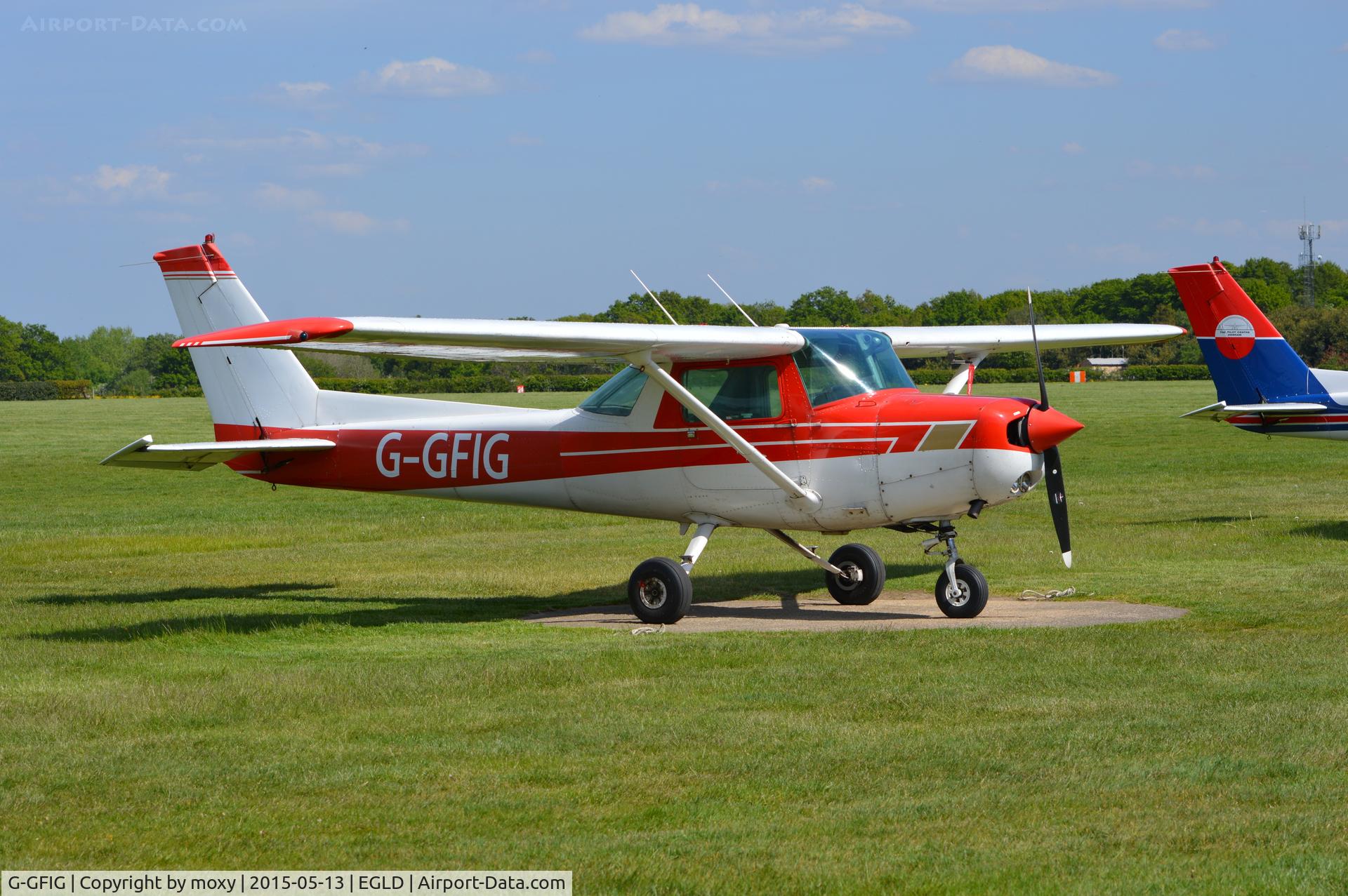 G-GFIG, 1978 Cessna 152 C/N 152-81625, Cessna 152 at Denham. Ex EI-CCP