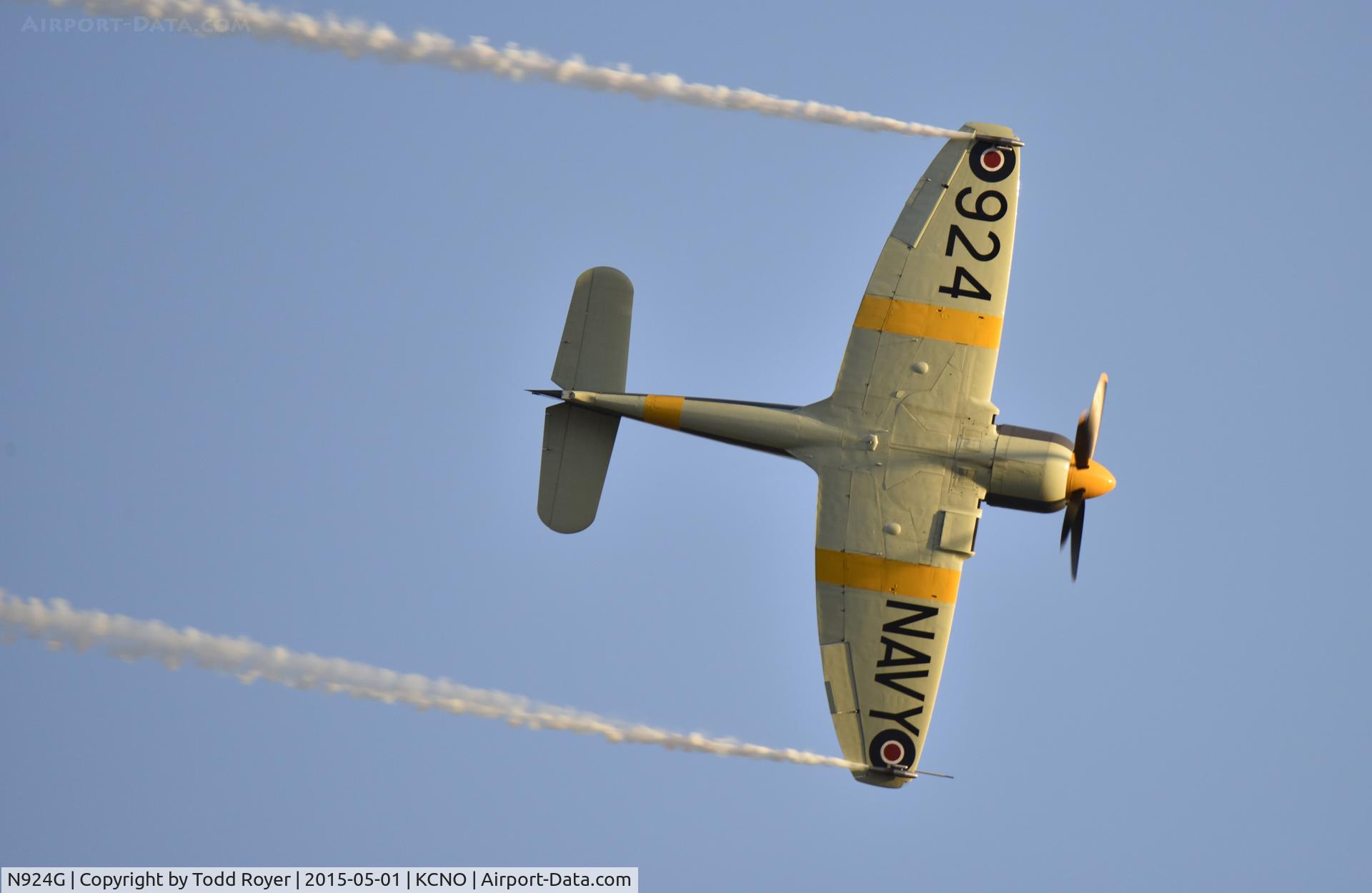 N924G, 1954 Hawker Sea Fury T.20 C/N ES.8502, Performing at the 2015 Planes of Fame Airshow