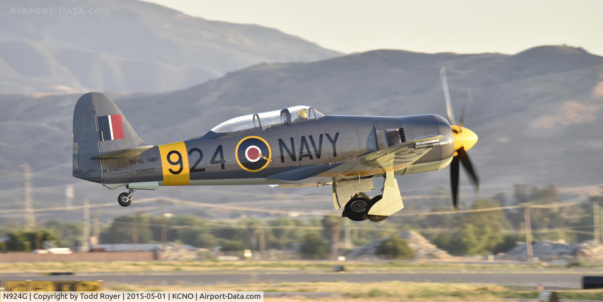 N924G, 1954 Hawker Sea Fury T.20 C/N ES.8502, Performing at the 2015 Planes of Fame Airshow