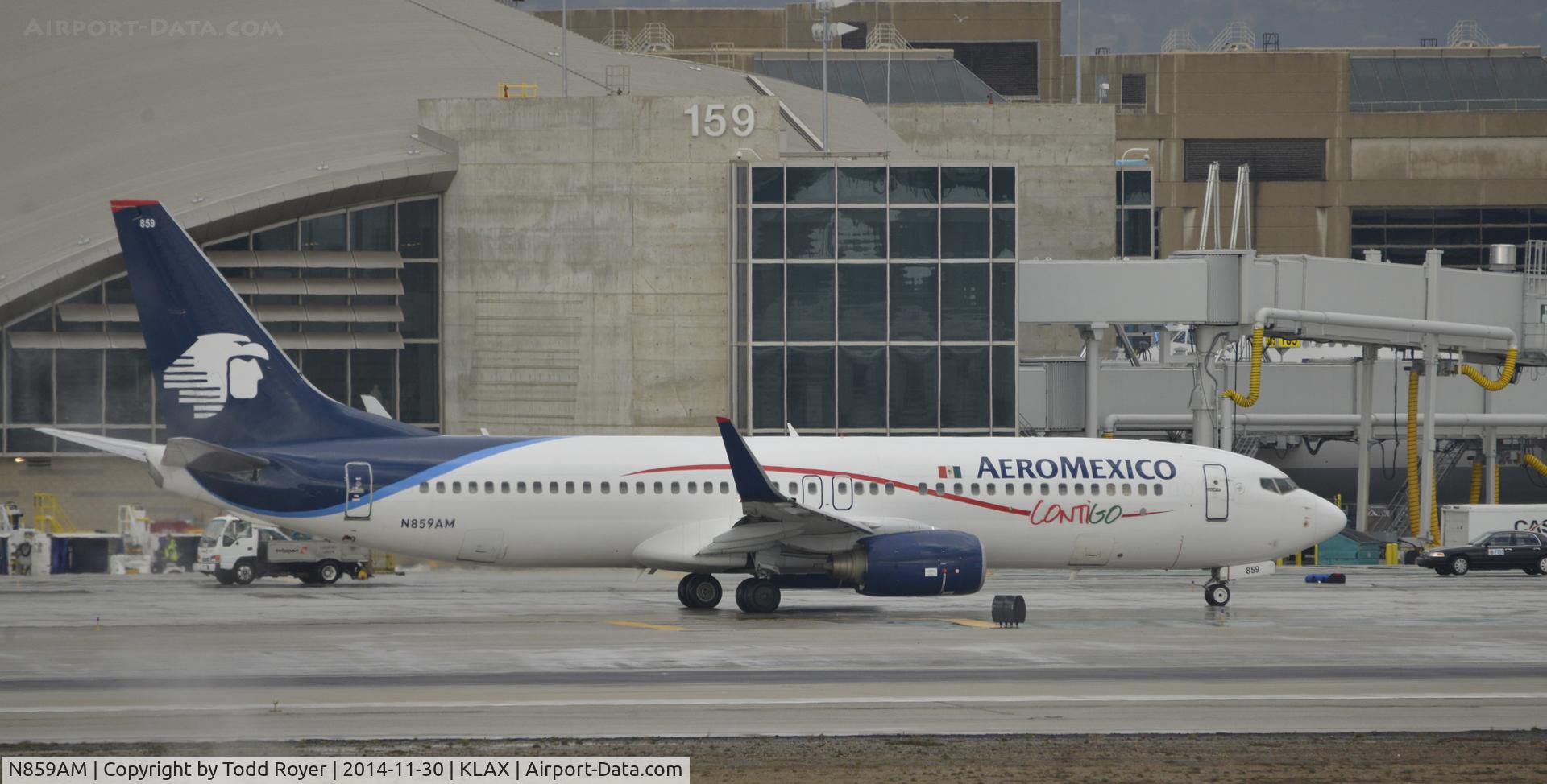 N859AM, 2003 Boeing 737-8Q8 C/N 32796, Taxiing for departure at LAX