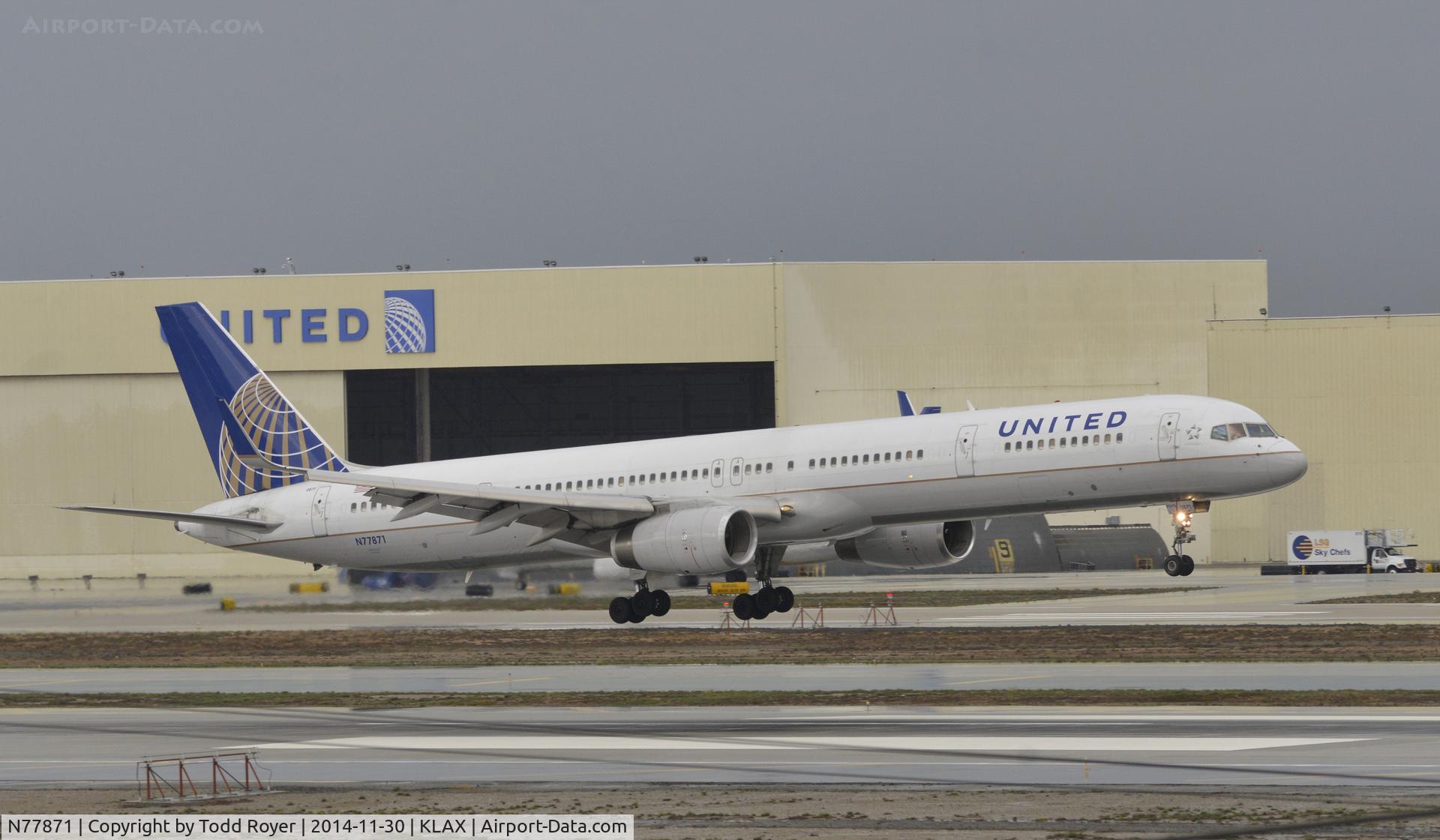 N77871, 2003 Boeing 757-33N C/N 33526, Landing at LAX on 7R
