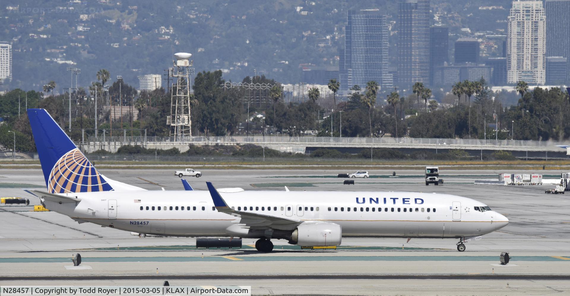 N28457, 2012 Boeing 737-924/ER C/N 41744, Taxiing to gate at LAX