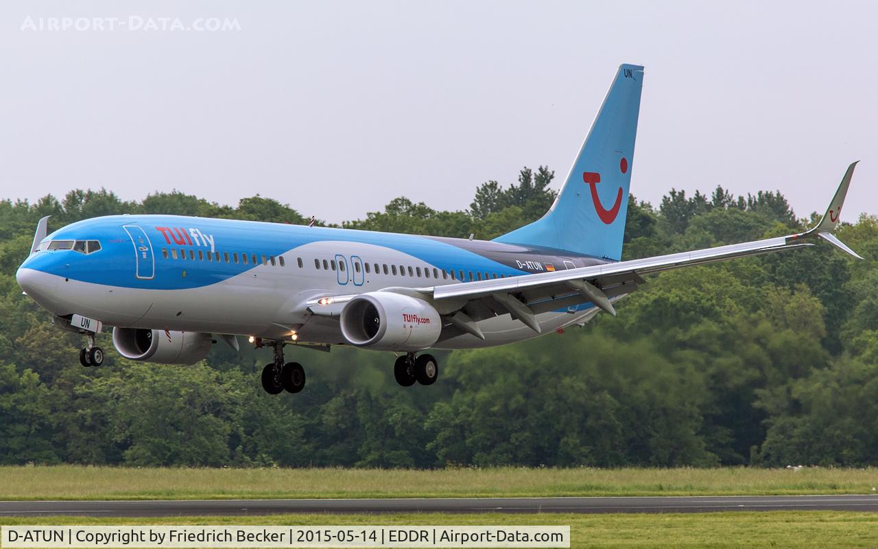 D-ATUN, 2015 Boeing 737-8K5 C/N 41660, moments prior touchdown, inbound from Antalya