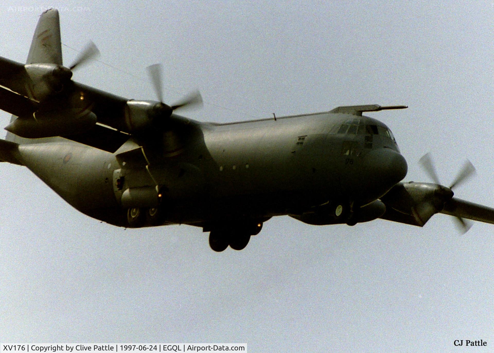 XV176, 1966 Lockheed C-130K Hercules C.3 C/N 382-4169, On short finals to Rwy 09 at RAF Leuchars