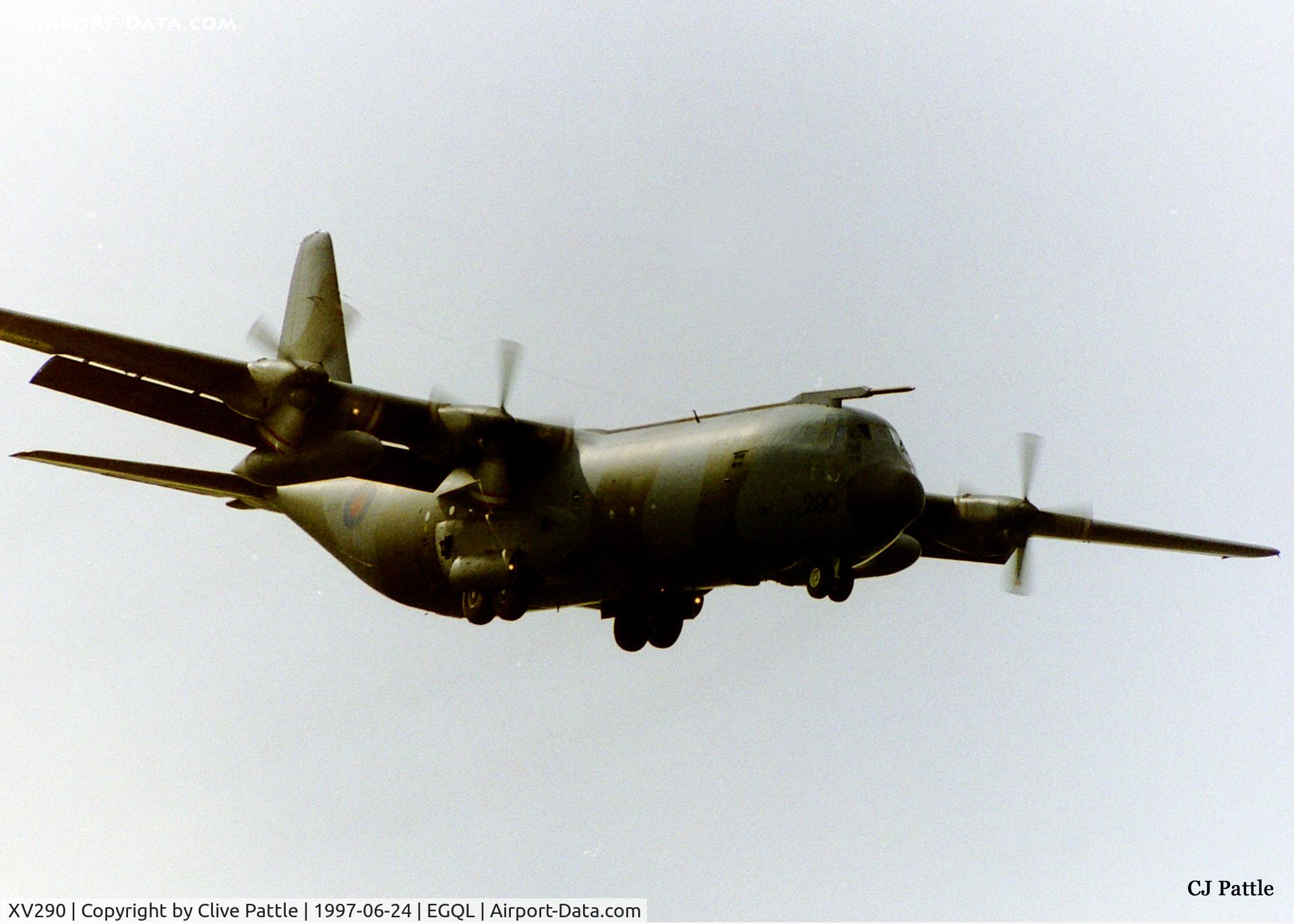 XV290, 1967 Lockheed C-130K Hercules C.3 C/N 382-4254, Short finals to land at rwy 09 at RAF Leuchars