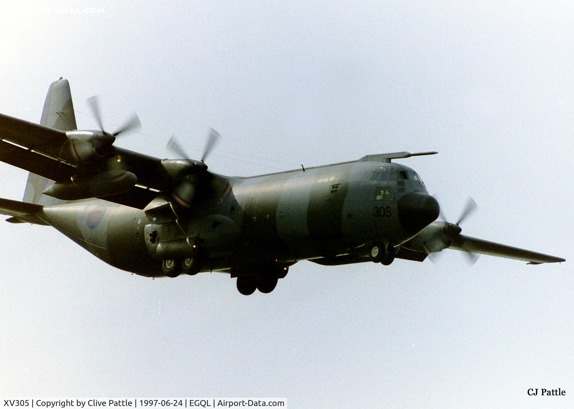 XV305, 1968 Lockheed C-130K Hercules C.3 C/N 382-4273, Short finals to land at rwy 09 at RAF Leuchars