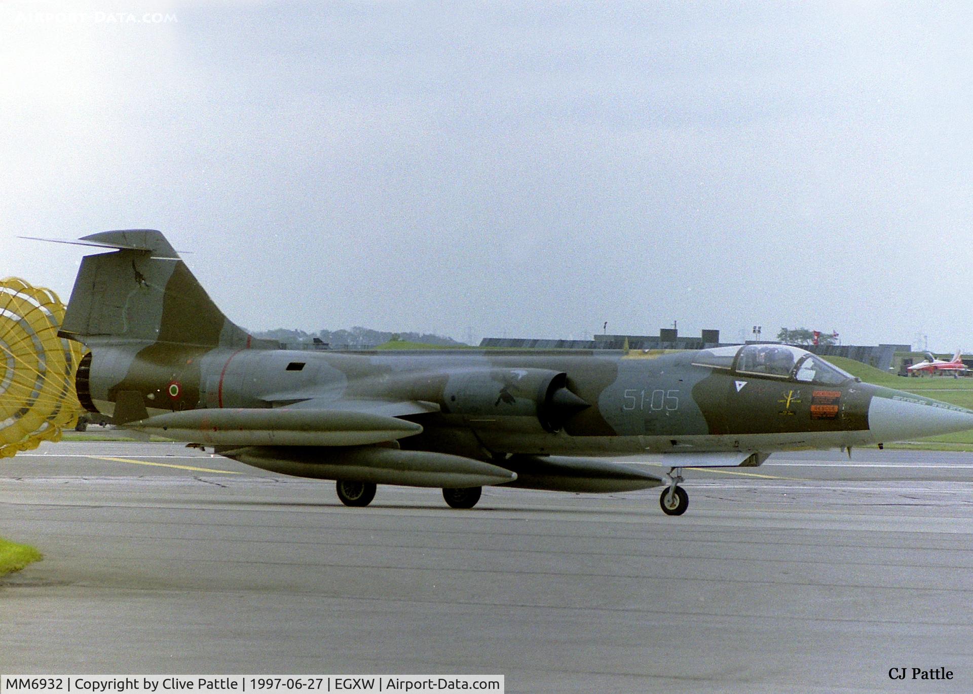 MM6932, Aeritalia F-104S-ASA-M Starfighter C/N 1232, Taxy to static display area at RAF Waddington for the airshow 1997