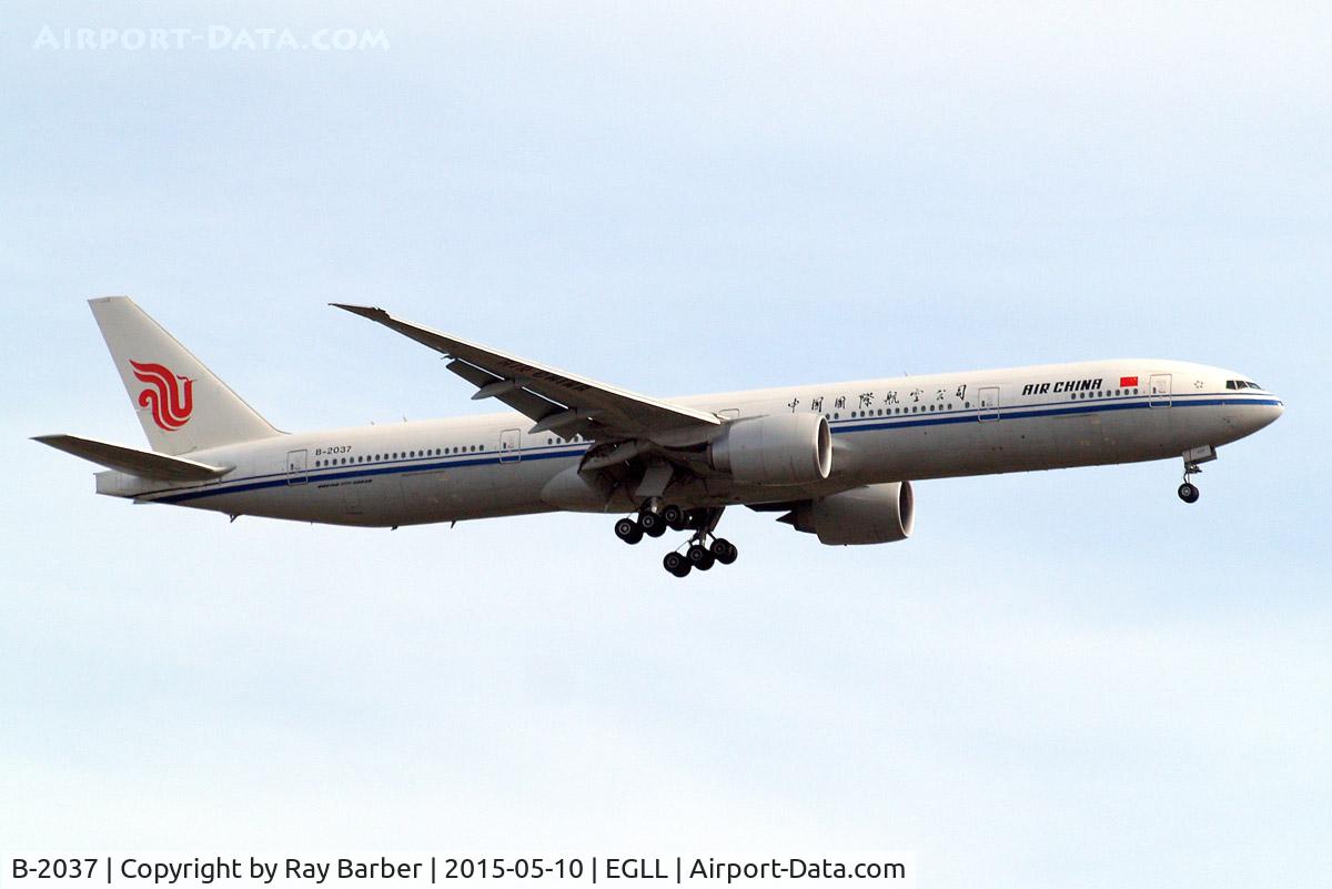 B-2037, 2013 Boeing 777-39L/ER C/N 38677, Boeing 777-39LER [38677] (Air China) Home~G 10/05/2015. On approach 27L.