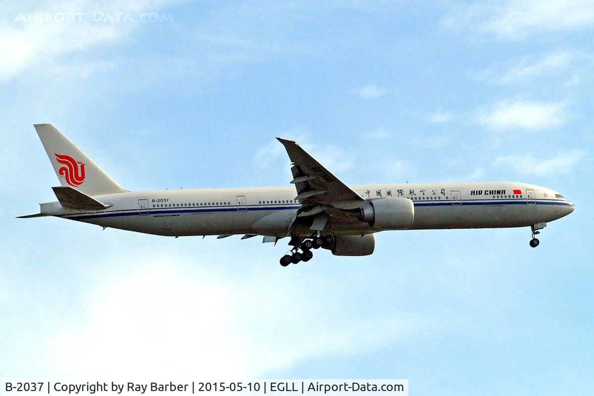 B-2037, 2013 Boeing 777-39L/ER C/N 38677, Boeing 777-39LER [38677] (Air China) Home~G 10/05/2015. On approach 27L.