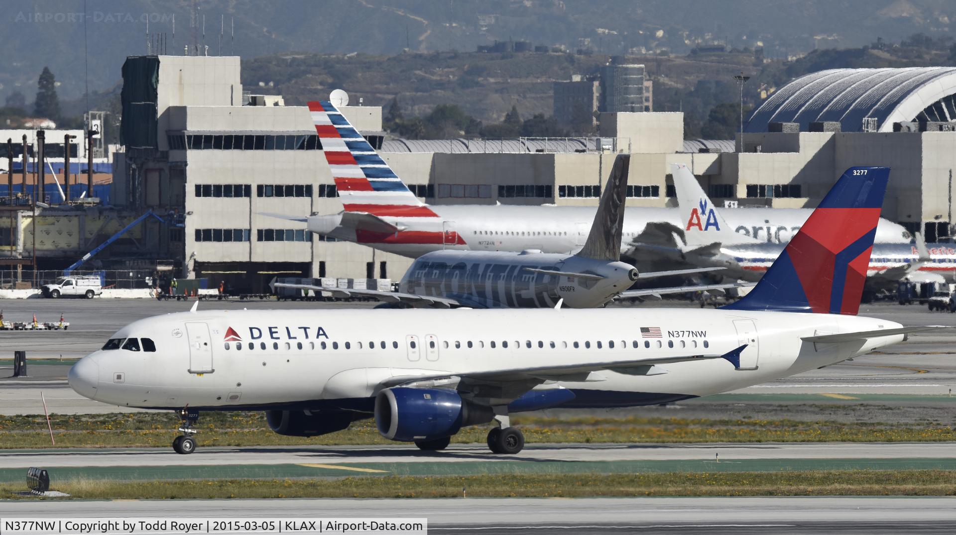 N377NW, 2003 Airbus A320-211 C/N 2082, Taxiing to gate