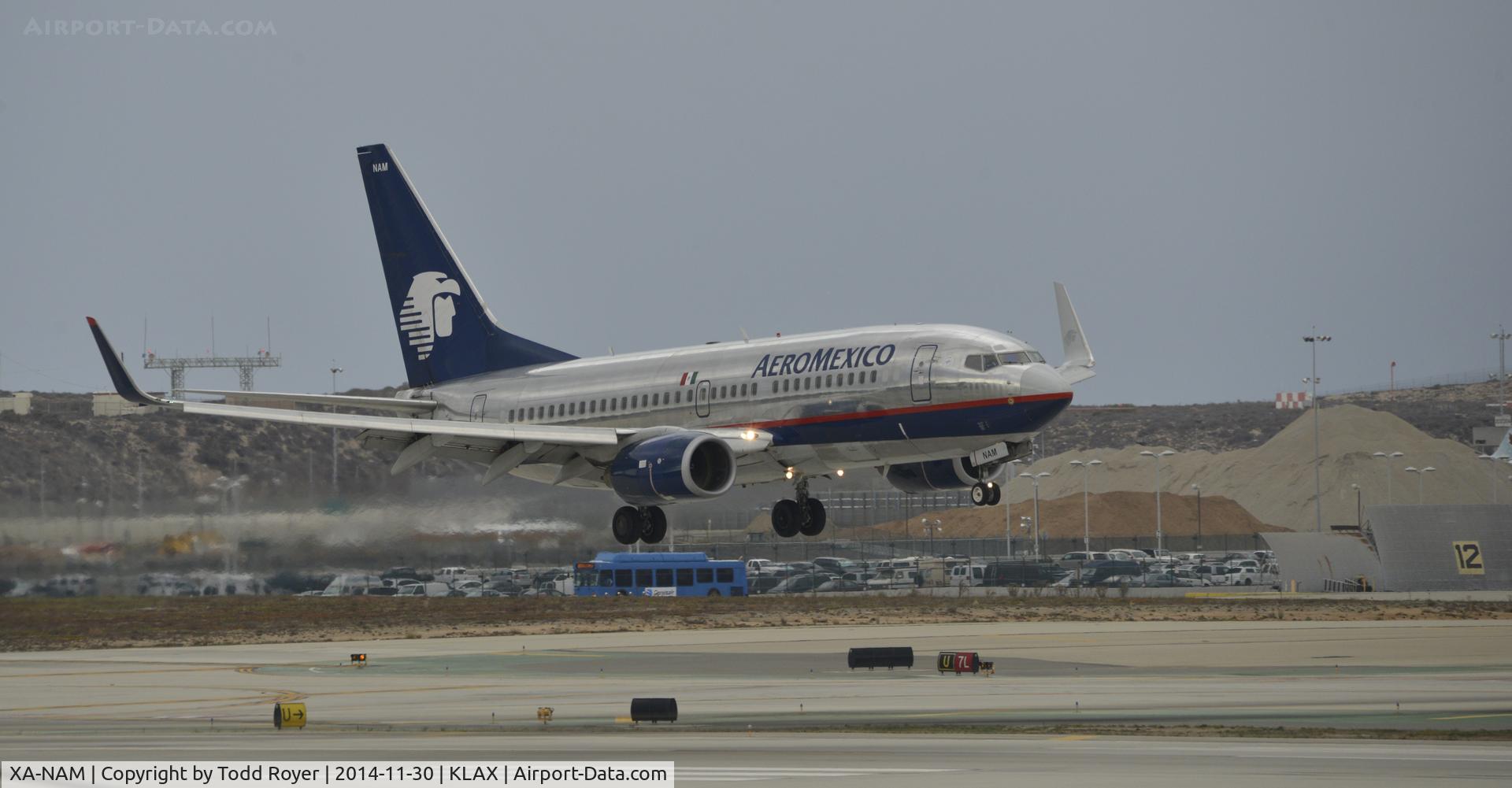 XA-NAM, 2004 Boeing 737-752 C/N 33790, Landing at LAX on 7R