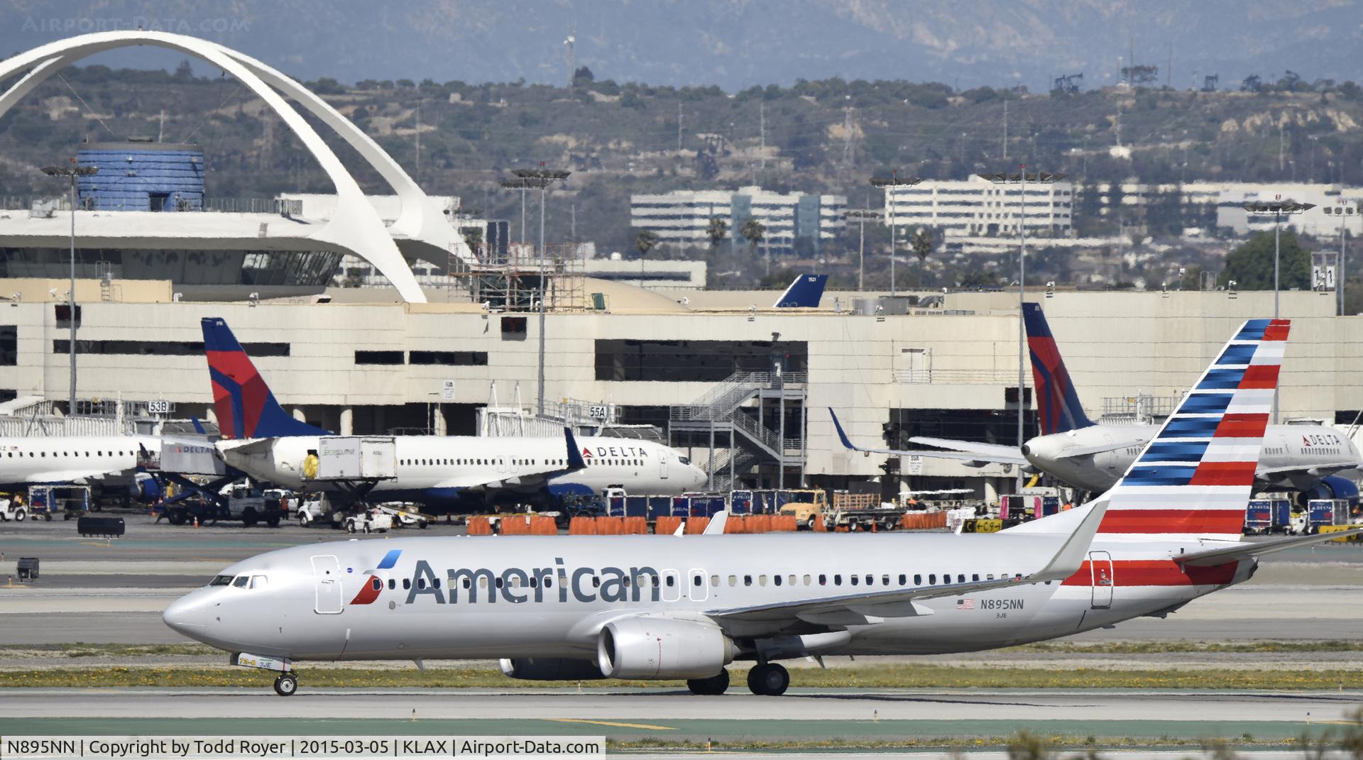N895NN, 2012 Boeing 737-823 C/N 31149, Taxiing to gate at LAX