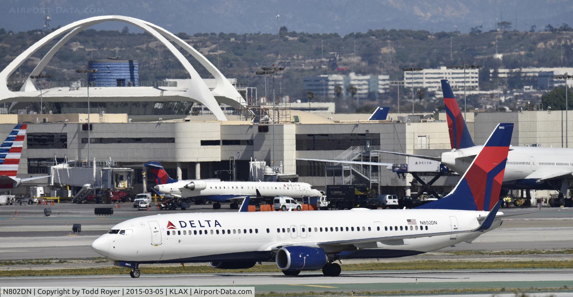 N802DN, 2013 Boeing 737-932/ER C/N 31917, Taxiing to gate at LAX