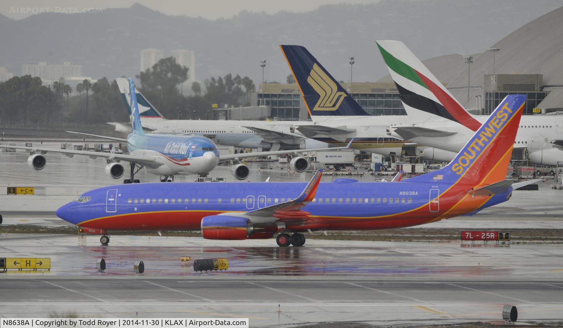 N8638A, 2014 Boeing 737-8H4 C/N 36911, Taxiing to gate