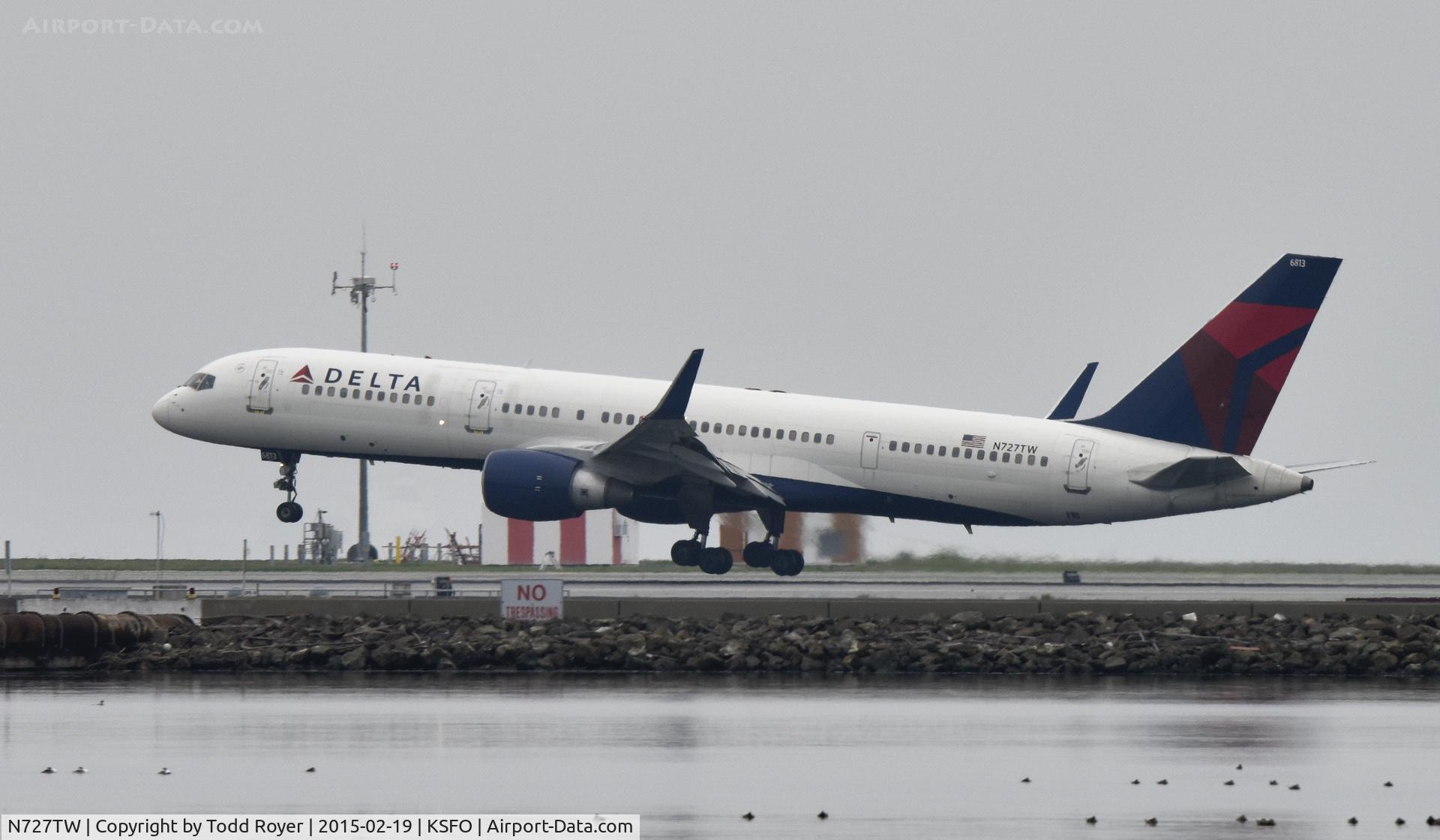 N727TW, 1999 Boeing 757-231 C/N 30340, Landing at SFO
