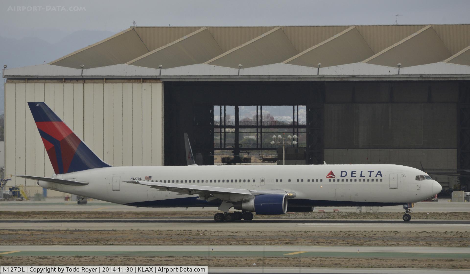 N127DL, 1988 Boeing 767-332 C/N 24077, Departing LAX on 7L