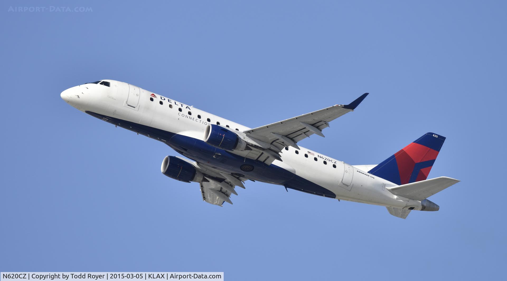 N620CZ, 2008 Embraer 175LR (ERJ-170-200LR) C/N 17000214, Departing LAX