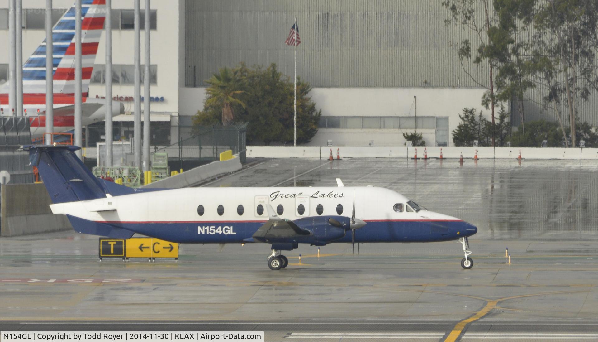 N154GL, 1995 Beech 1900D C/N UE-154, Taxiing to gate at LAX