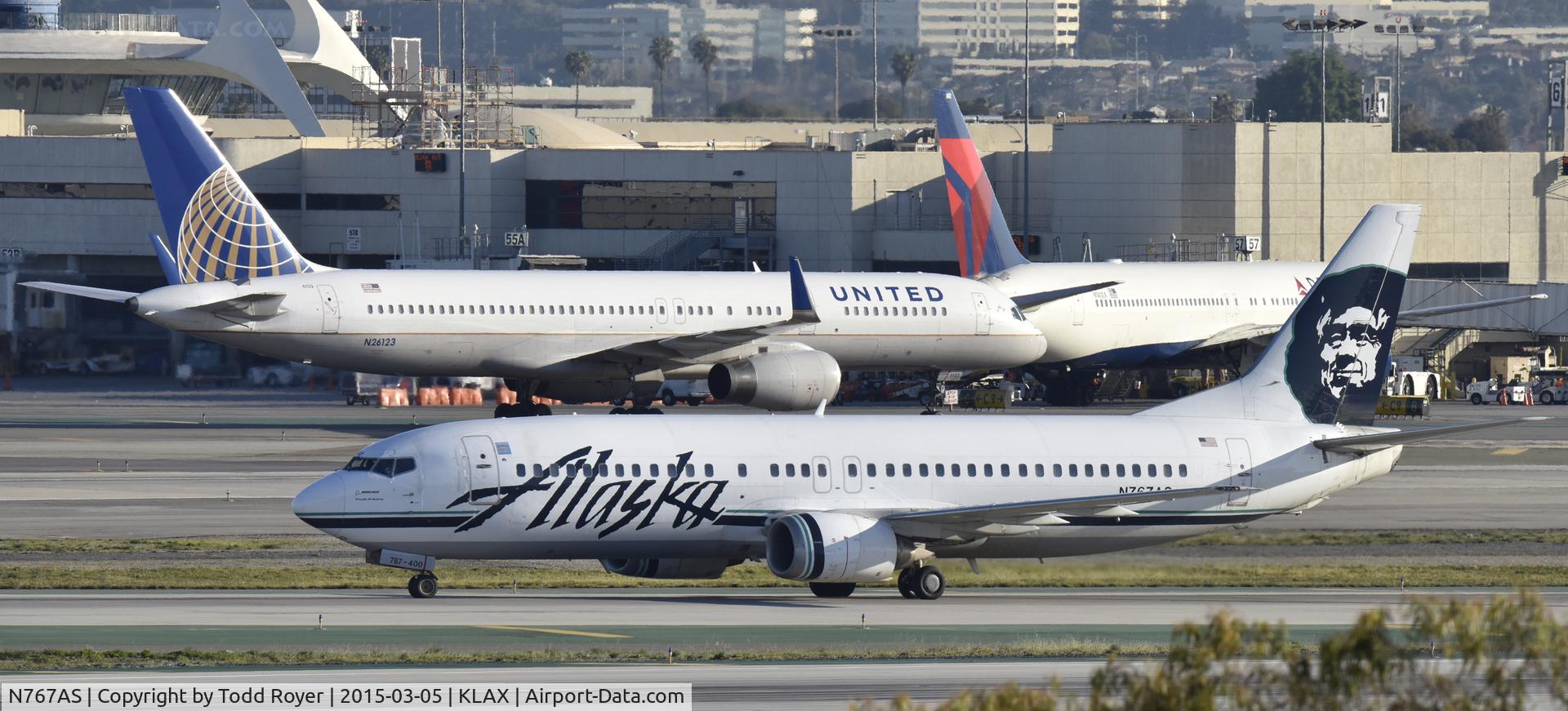 N767AS, 1992 Boeing 737-490 C/N 27081, Taxiing to gate at LAX