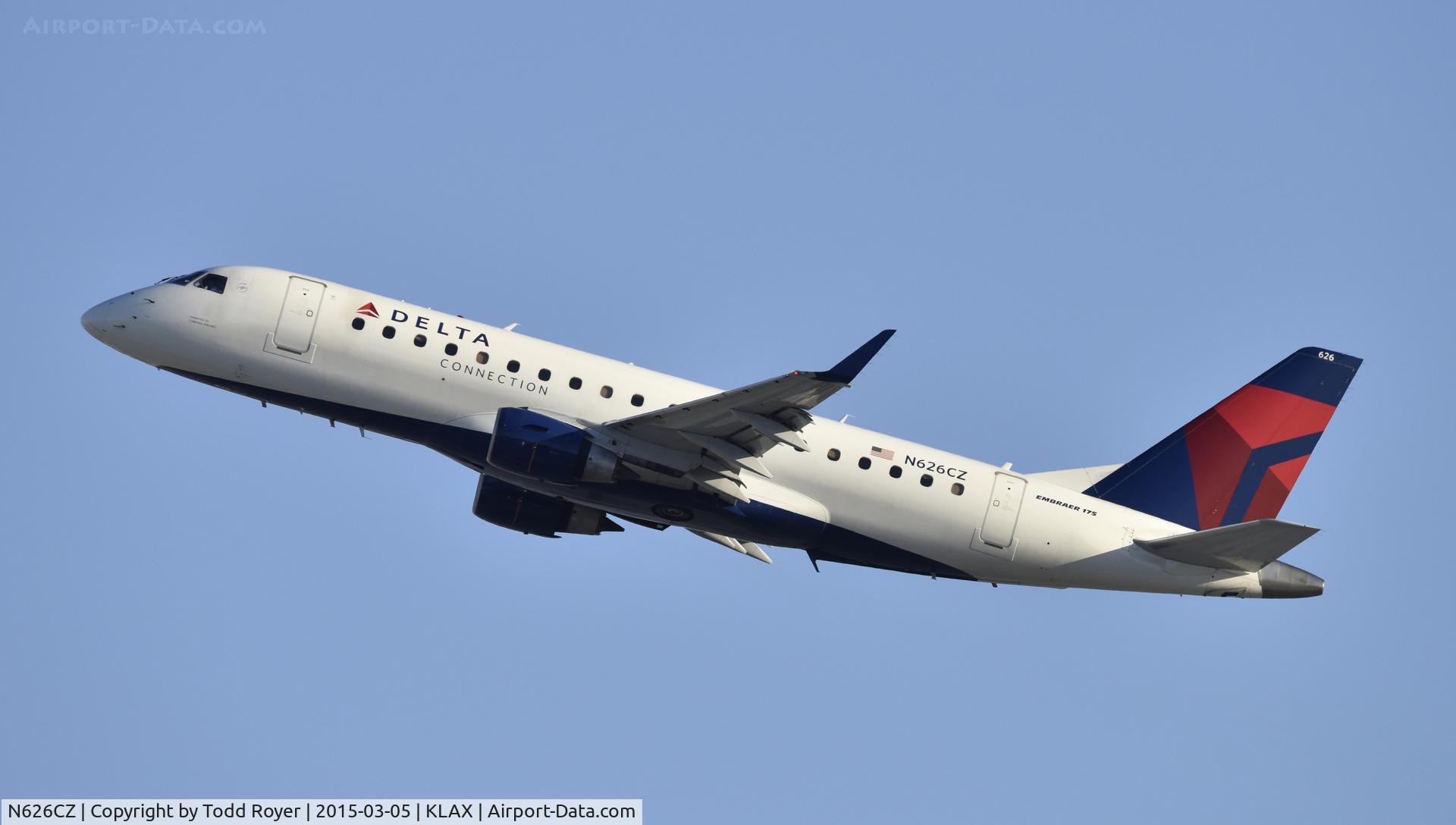 N626CZ, 2008 Embraer 175LR (ERJ-170-200LR) C/N 17000226, Departing LAX