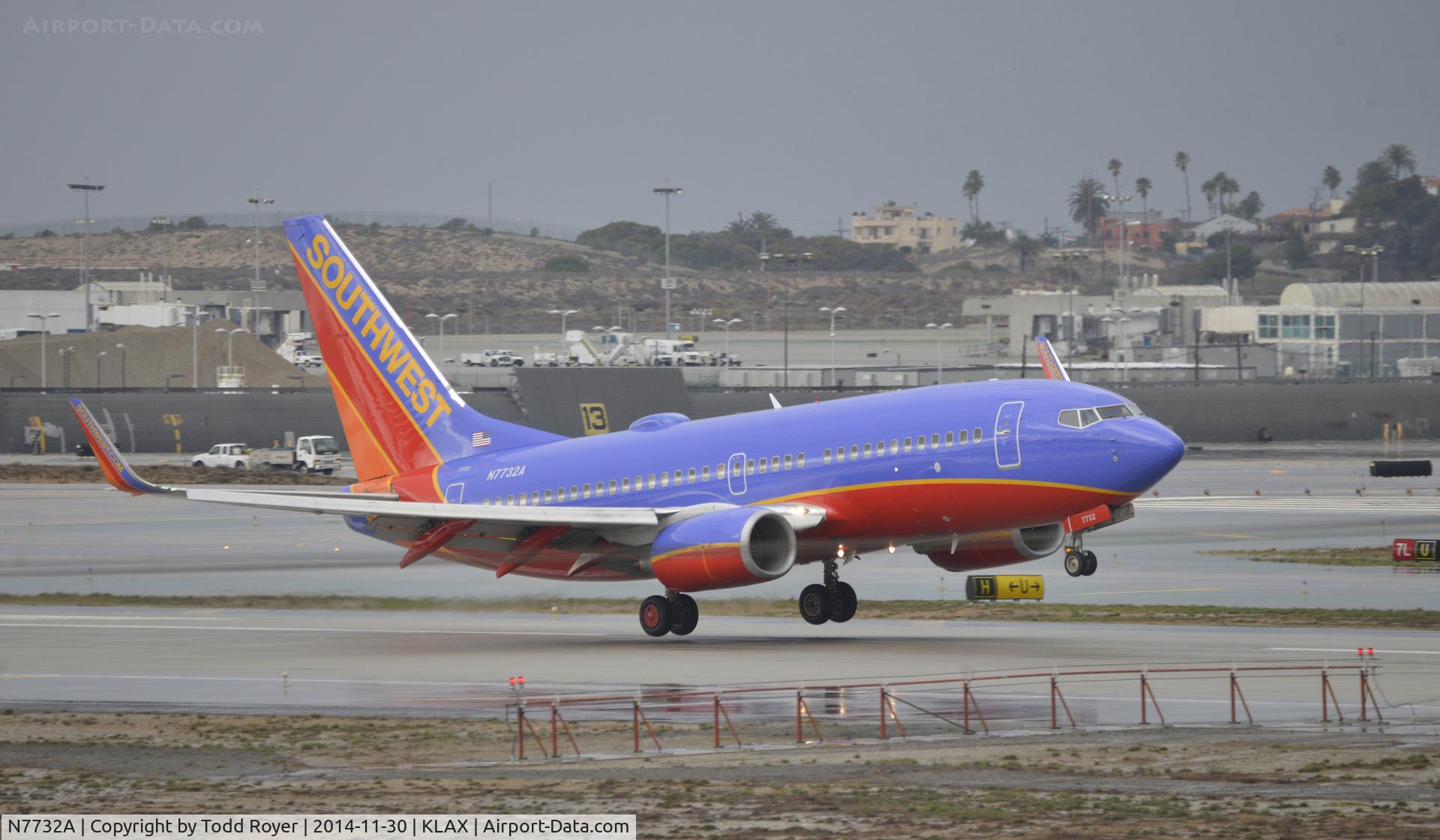 N7732A, 2006 Boeing 737-7BD C/N 34861, Landing at LAX on 7R