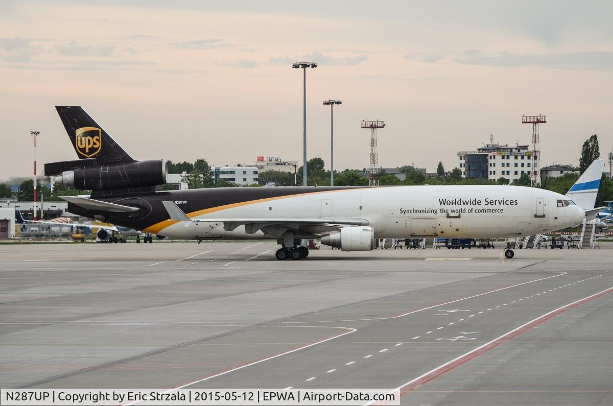 N287UP, 1994 McDonnell Douglas MD-11 C/N 48539, Taxiing to the stand after landing on Rwy 15.