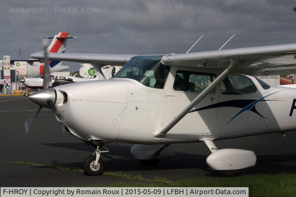 F-HROY, 1975 Cessna 172M Skyhawk C/N 172-64490, Parked