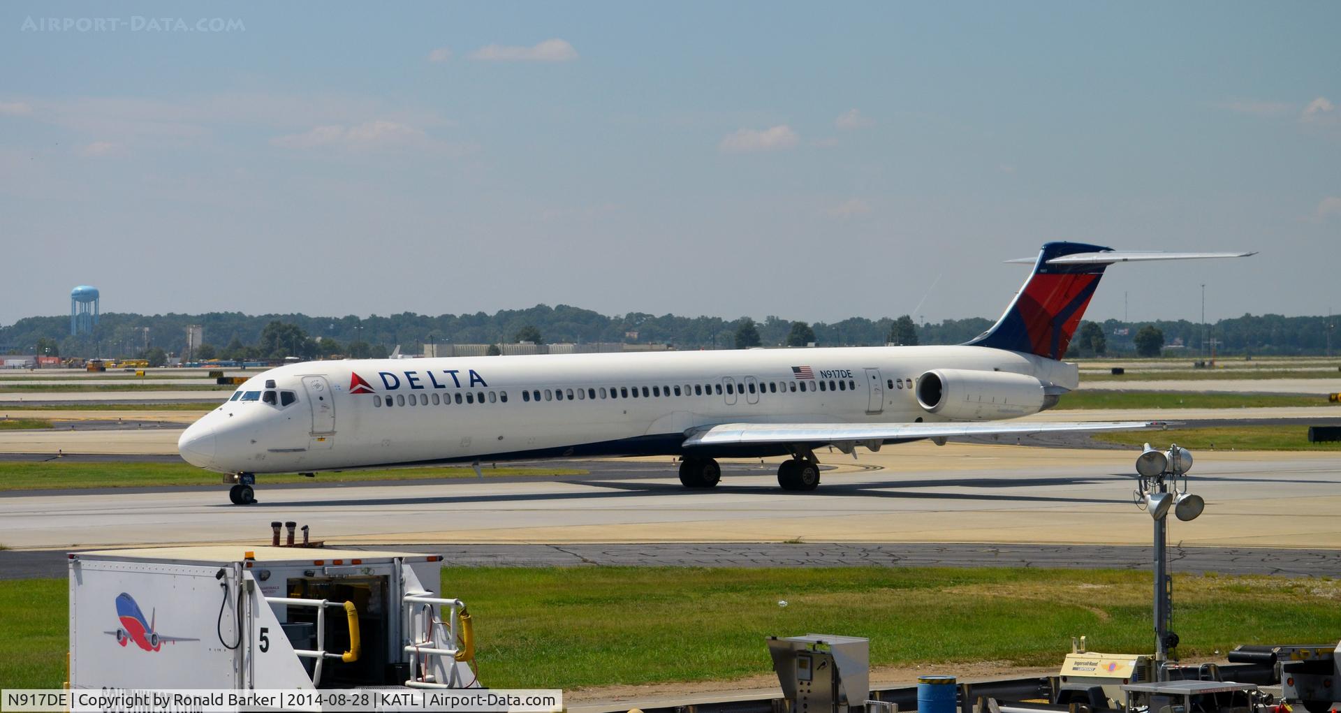 N917DE, 1993 McDonnell Douglas MD-88 C/N 49958, Taxi Atlanta