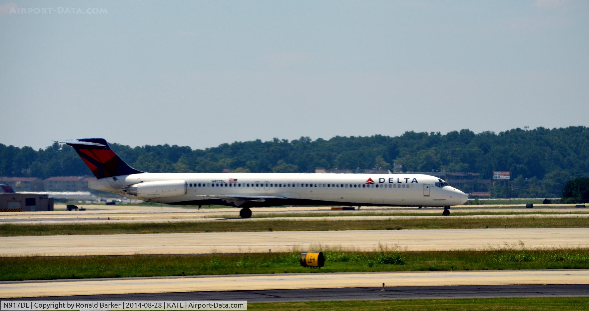 N917DL, 1988 McDonnell Douglas MD-88 C/N 49573, Landing Atlanta