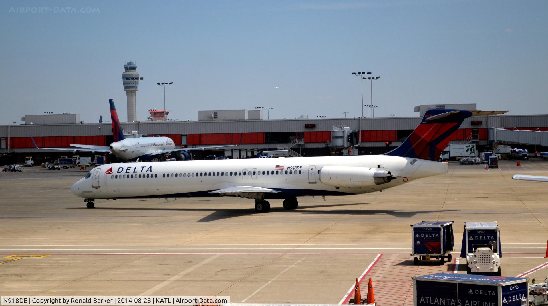 N918DE, 1993 McDonnell Douglas MD-88 C/N 49959, Taxi Atlanta