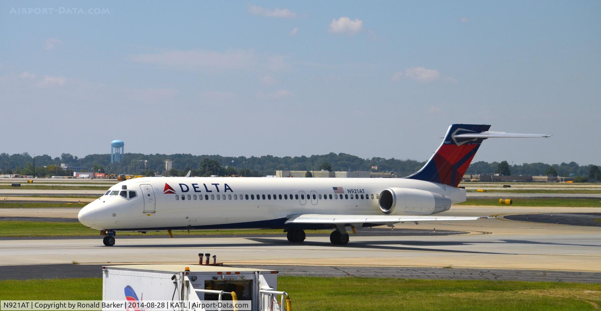 N921AT, 2000 Boeing 717-200 C/N 55082, Taxi Atlanta